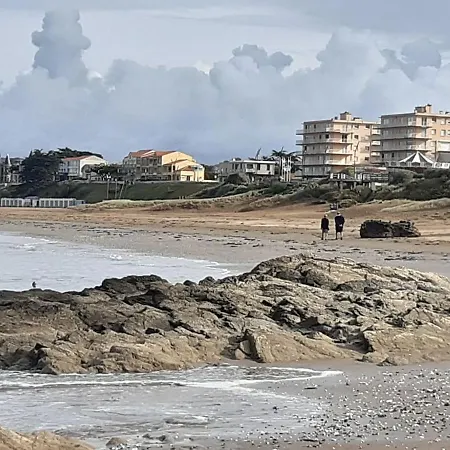 Pecherie, Grande Maison Familiale En Bord De