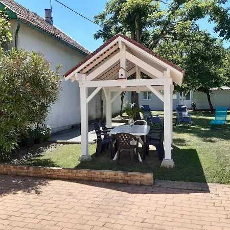 Pecherie, Grande Maison Familiale En Bord De *