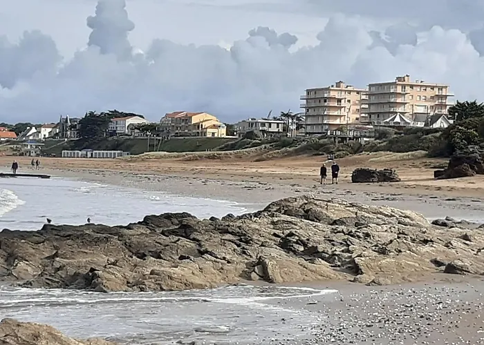 Pecherie, Grande Maison Familiale En Bord De