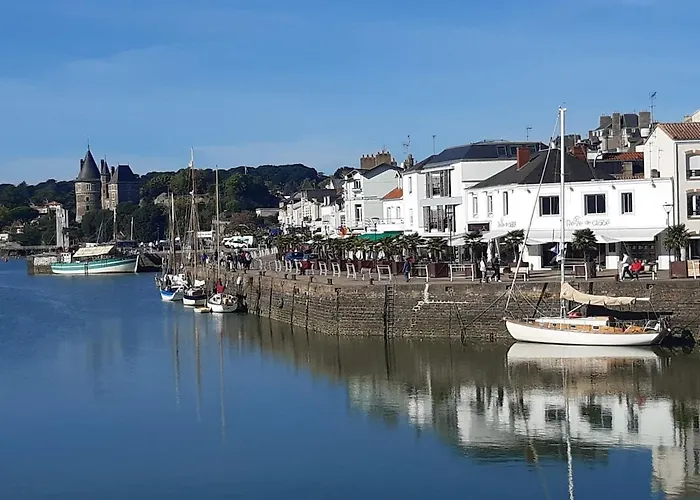 Holiday home Pecherie, Grande Maison Familiale En Bord De *