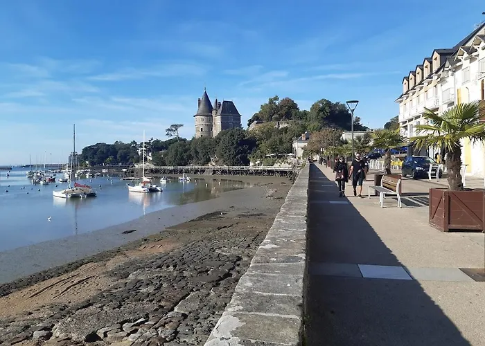 Holiday home Pecherie, Grande Maison Familiale En Bord De *