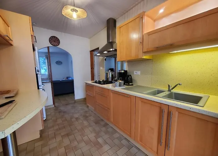 Holiday home Pecherie, Grande Maison Familiale En Bord De *